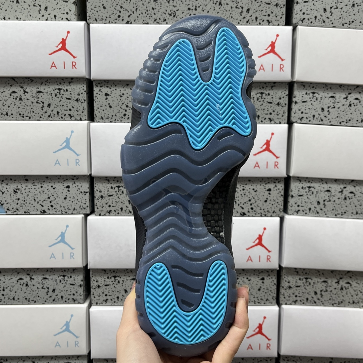 Air Jordan 11 Retro - Gamma Blue