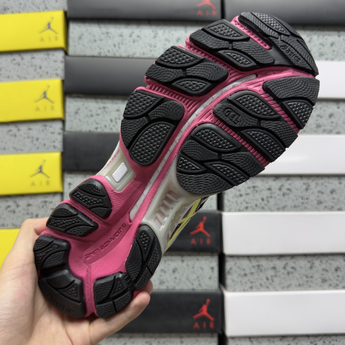 Asics Gel Nimbus 16 - Black / Hot Pink / Flash Yellow