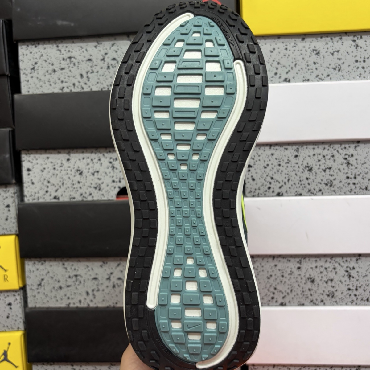 Nike Vomero Plus - Sequia Volt