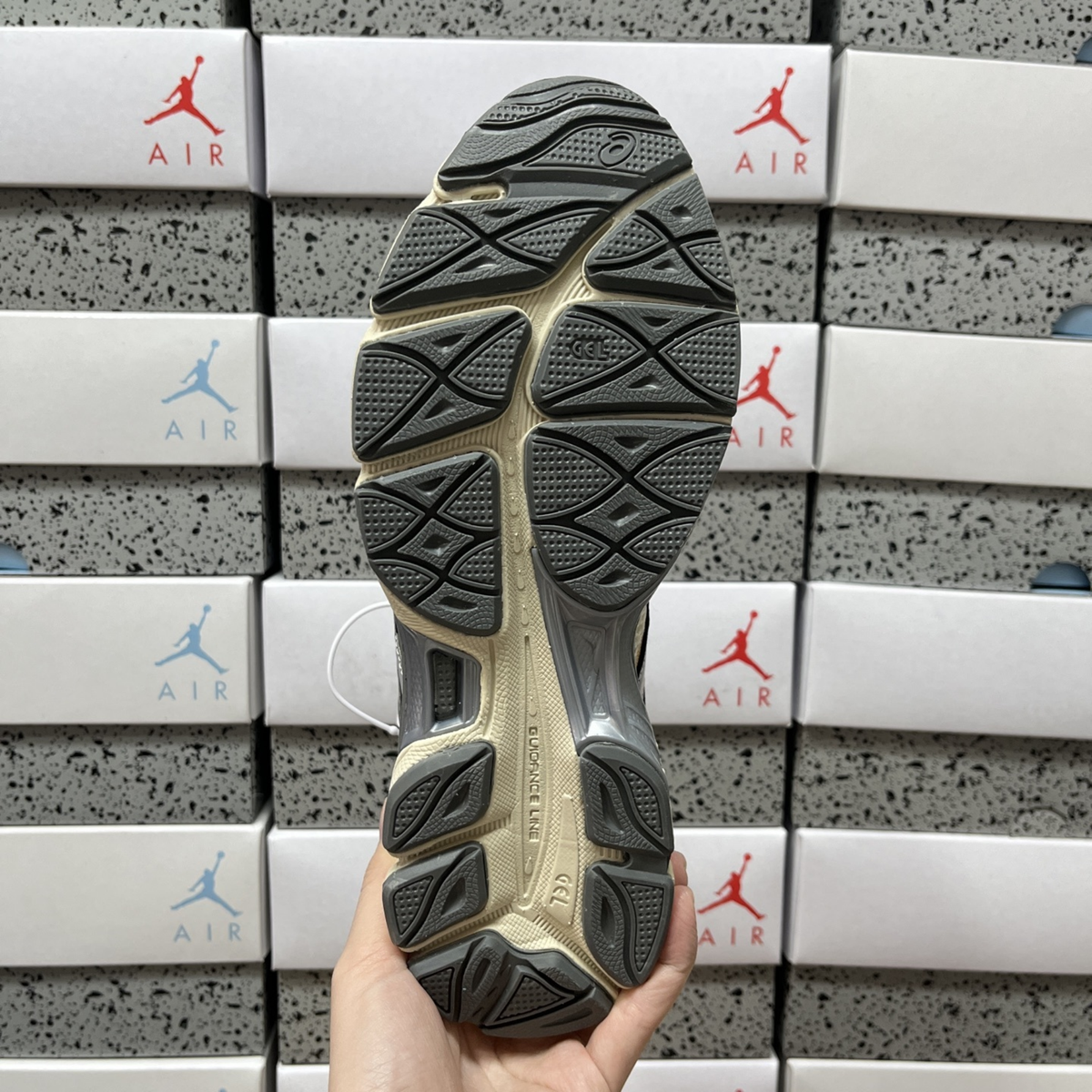 Asics Gel Cumulus 16 - Mid Grey Cream