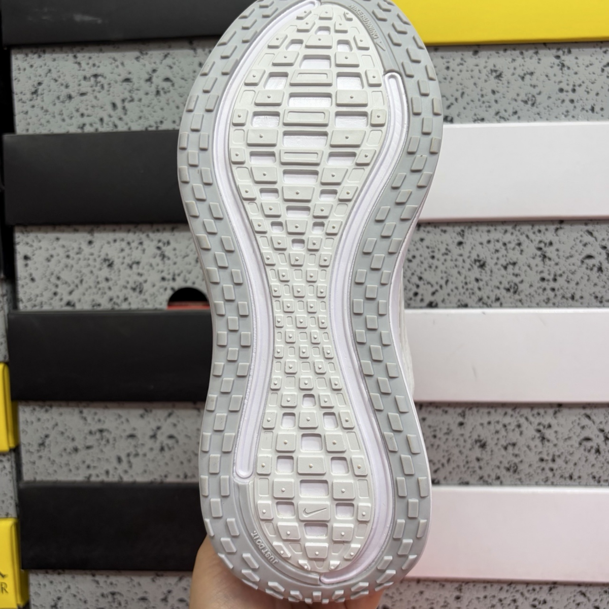 Nike Vomero Plus - Triple White