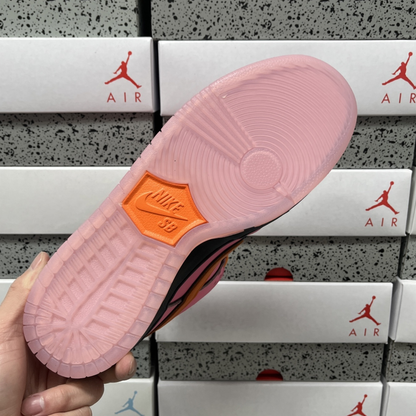 The Powerpuff Girls X Nike SB Dunk Low - Blossom