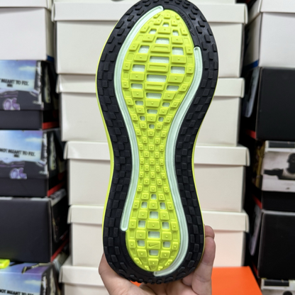 Nike Vomero Plus - Bright Mango