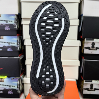 Nike Vomero Plus - Triple Black