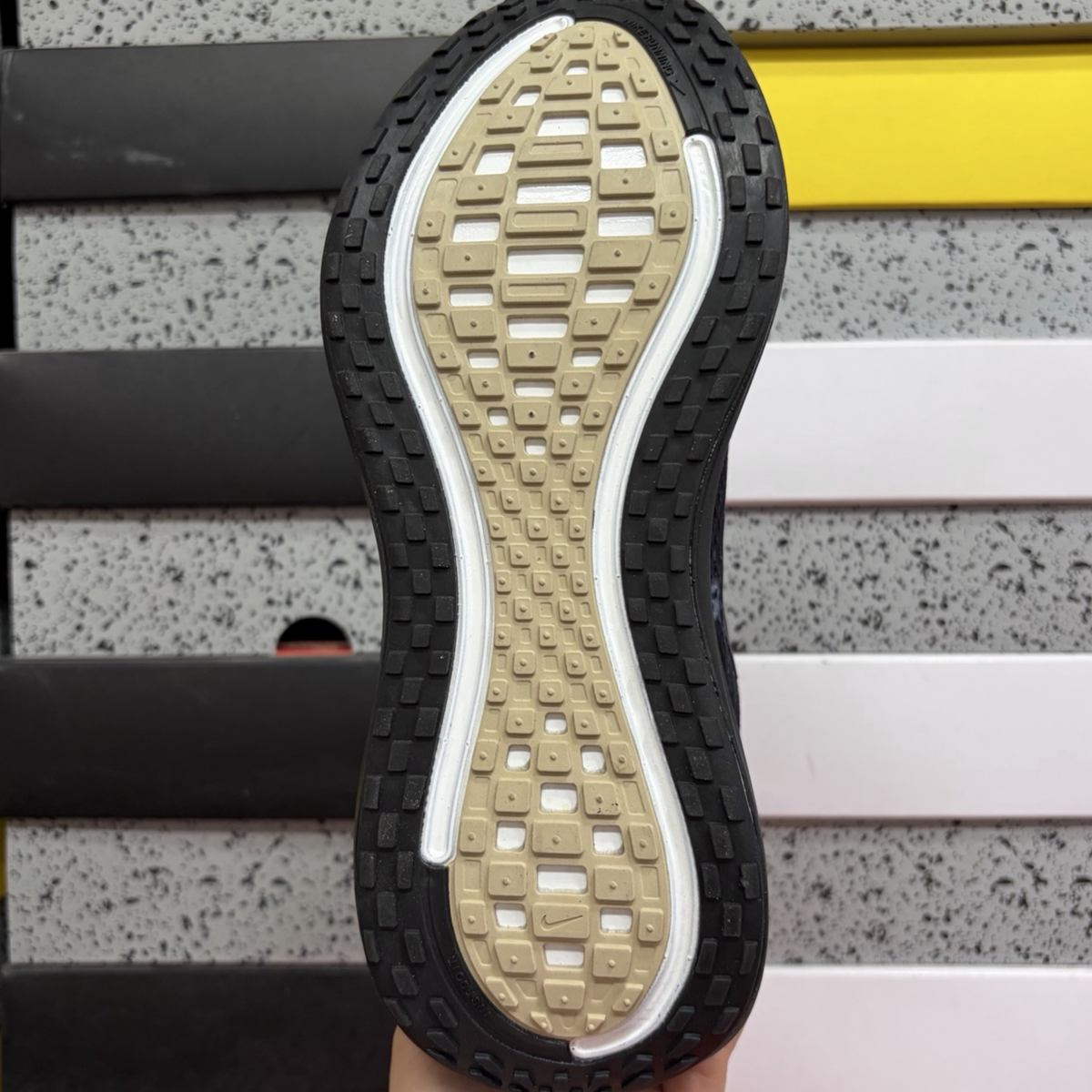 Nike Vomero Plus - Anthracite Oatmeal Volt