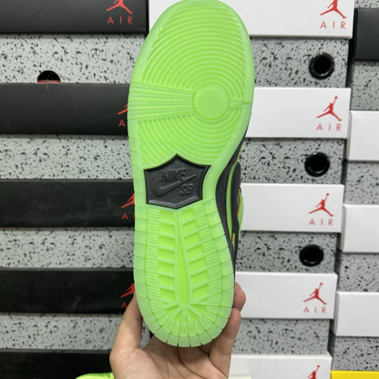 The Powerpuff Girls X Nike SB Dunk Low - Buttercup
