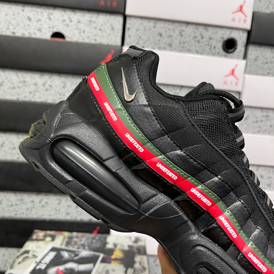 Air Max 95 x Undefeated - Black