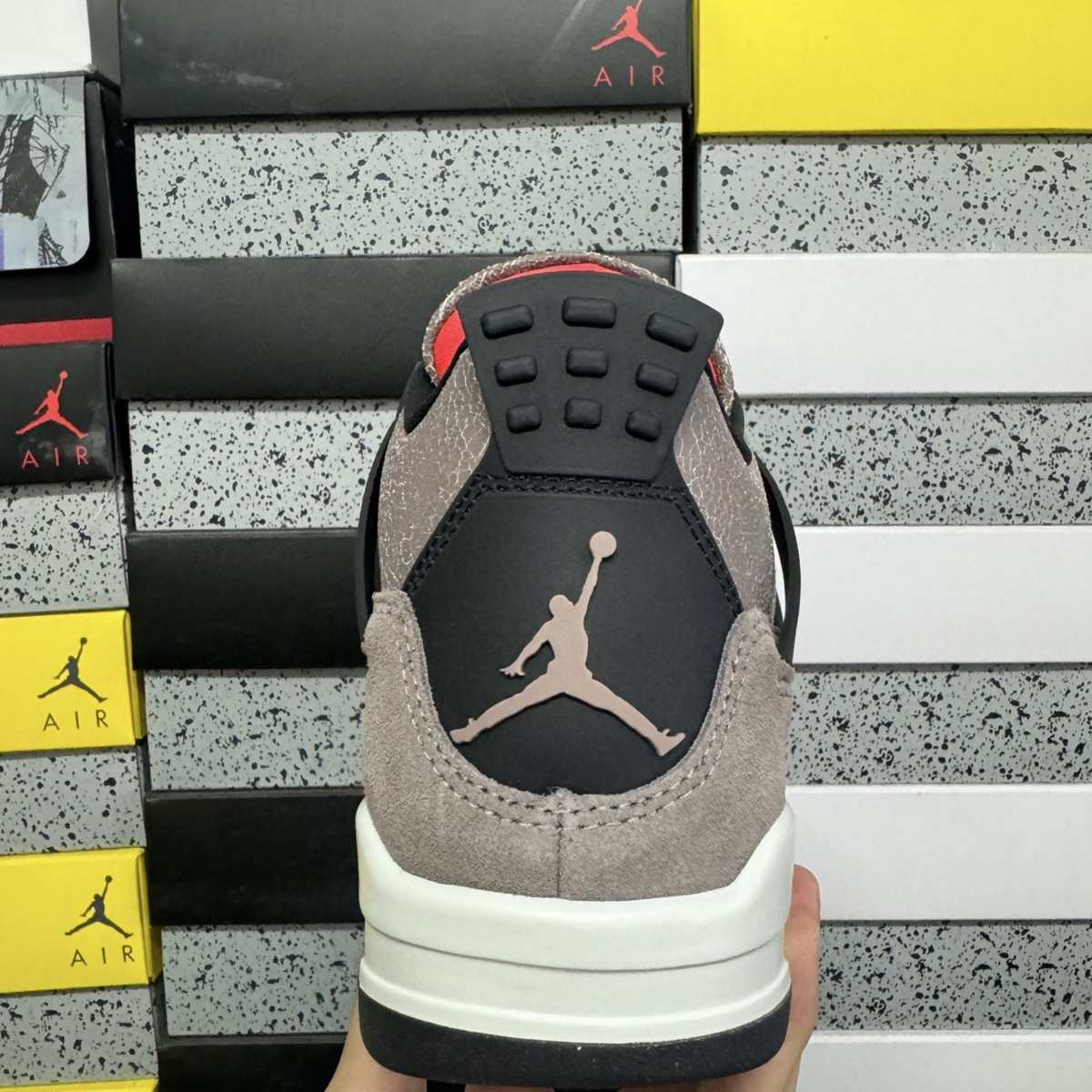 Air Jordan 4 Retro - Taupe Haze