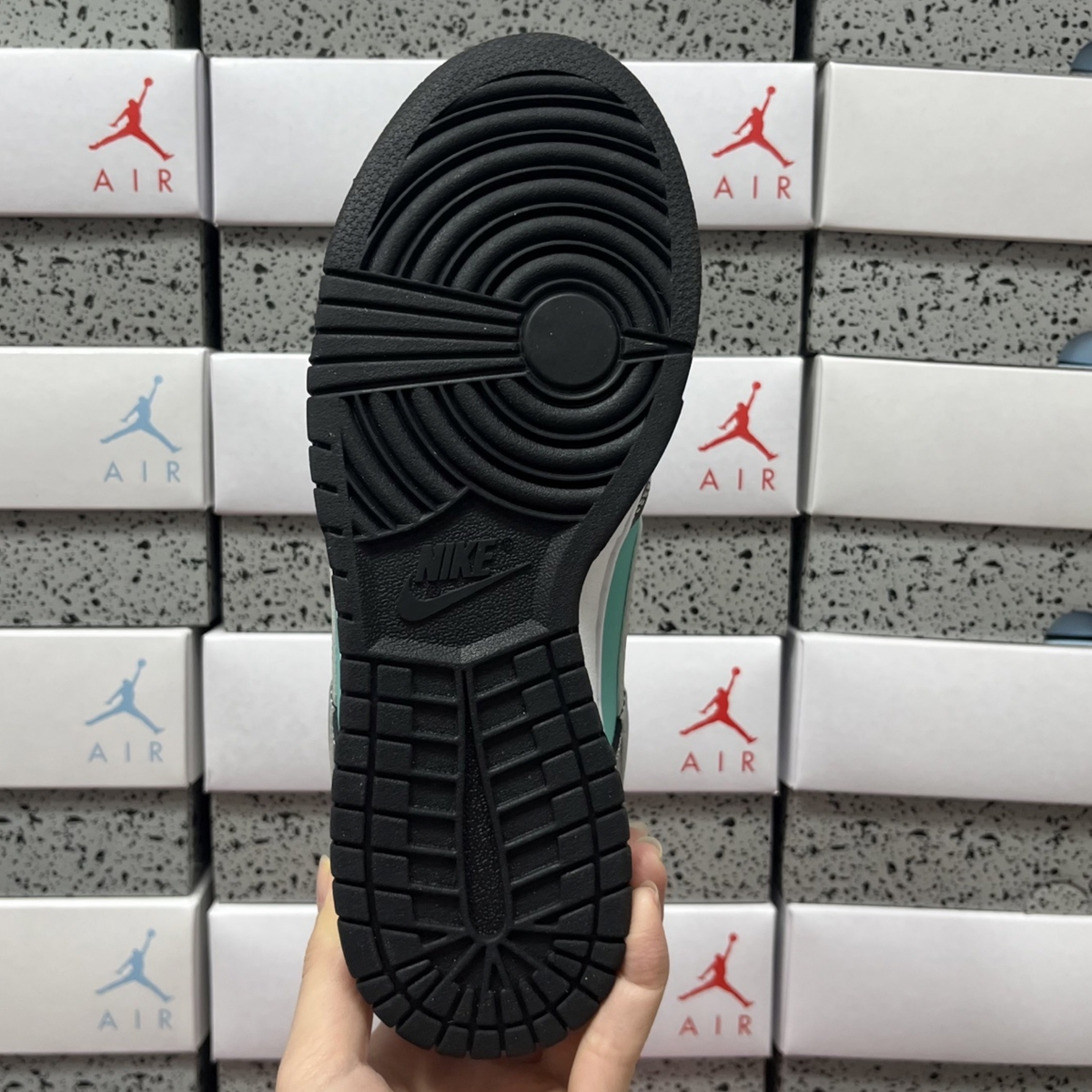 Diamond Supply Co x Nike SB Dunk Low Pro - Tiffany
