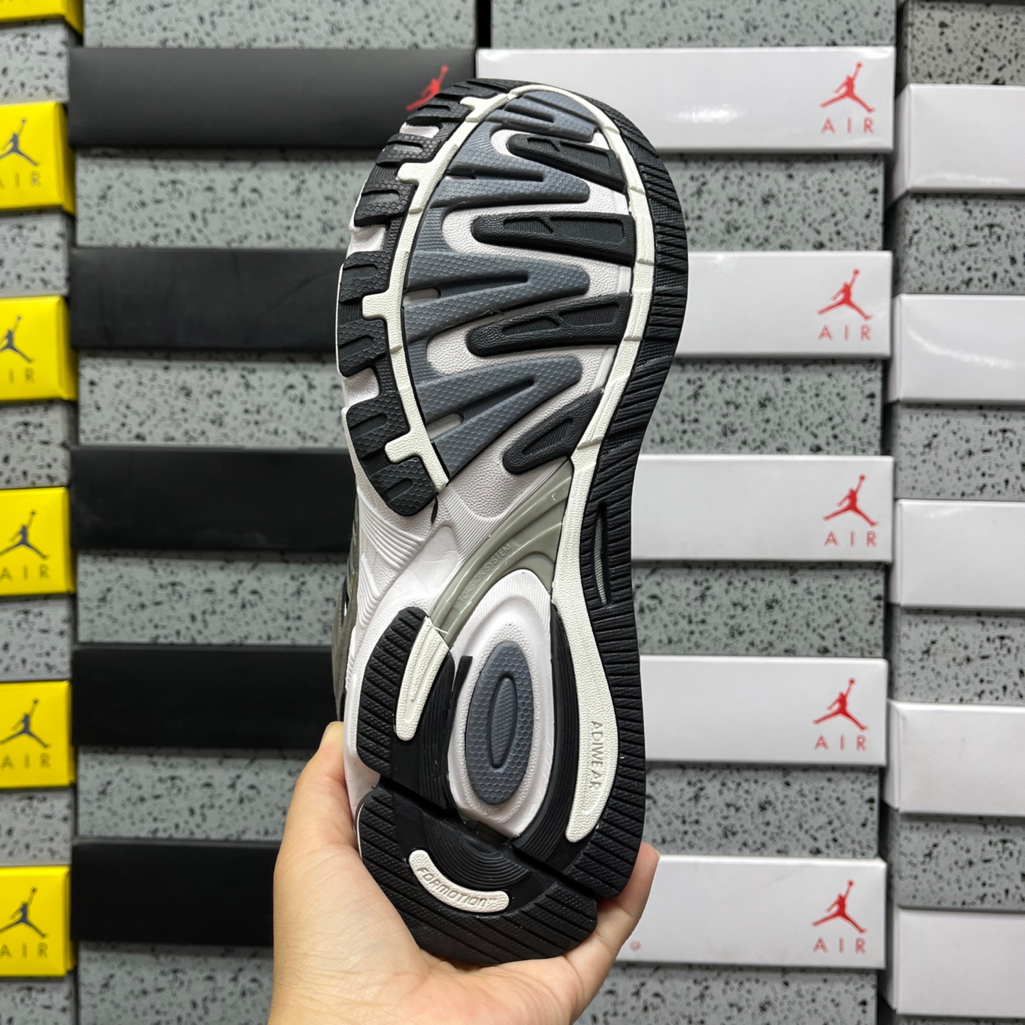 Adidas Response CL - Core Black Grey Five Carbon