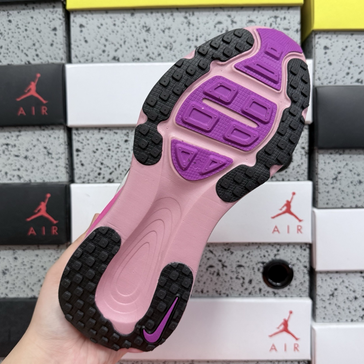 Nike Vomero 18 - Summit White Elemental Pink