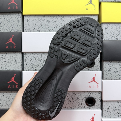 Nike Vomero 18 - Triple Black