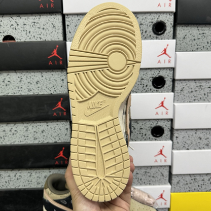 Travis Scott X Nike SB Dunk Low - Cactus Jack
