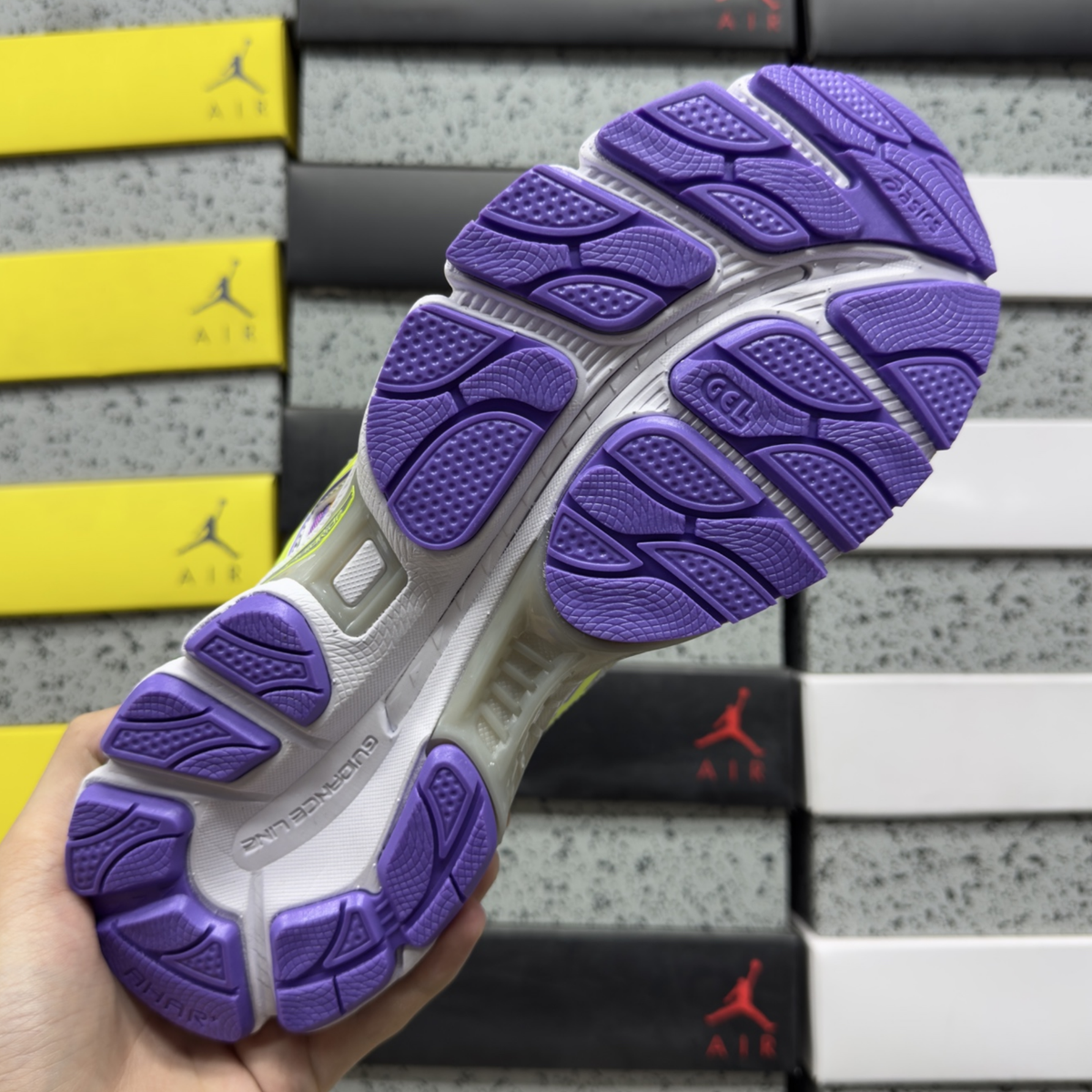 Asics Gel Nimbus 16 - Iridescent / Purple / Volt