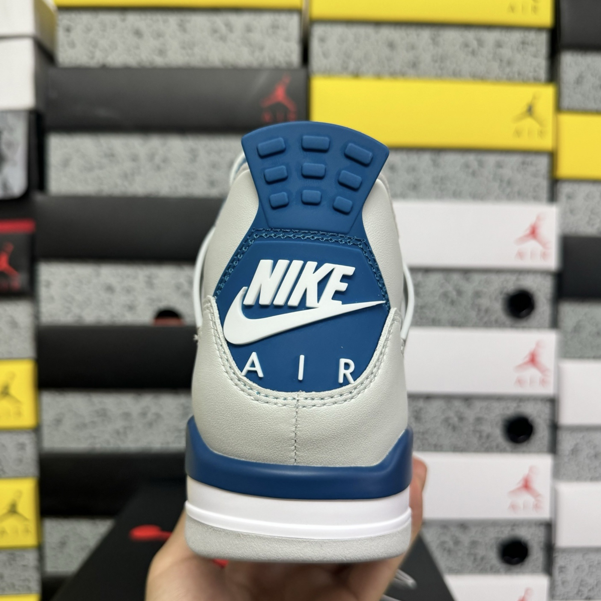 Air Jordan 4 Retro - Military Blue