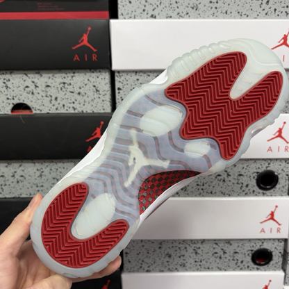 Air Jordan 11 Retro - Cherry