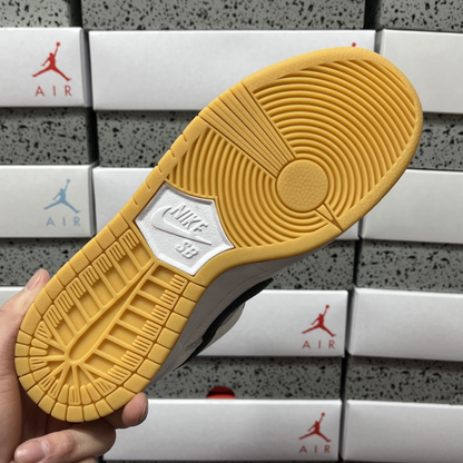 Nike SB Dunk Low Pro - White Gum