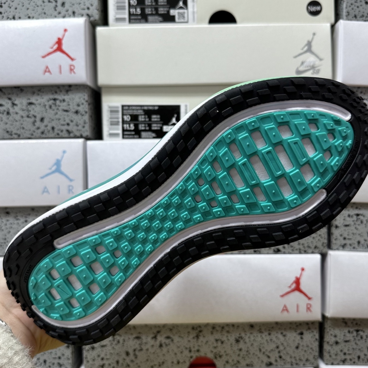 Nike Vomero Plus - White Mint Foam