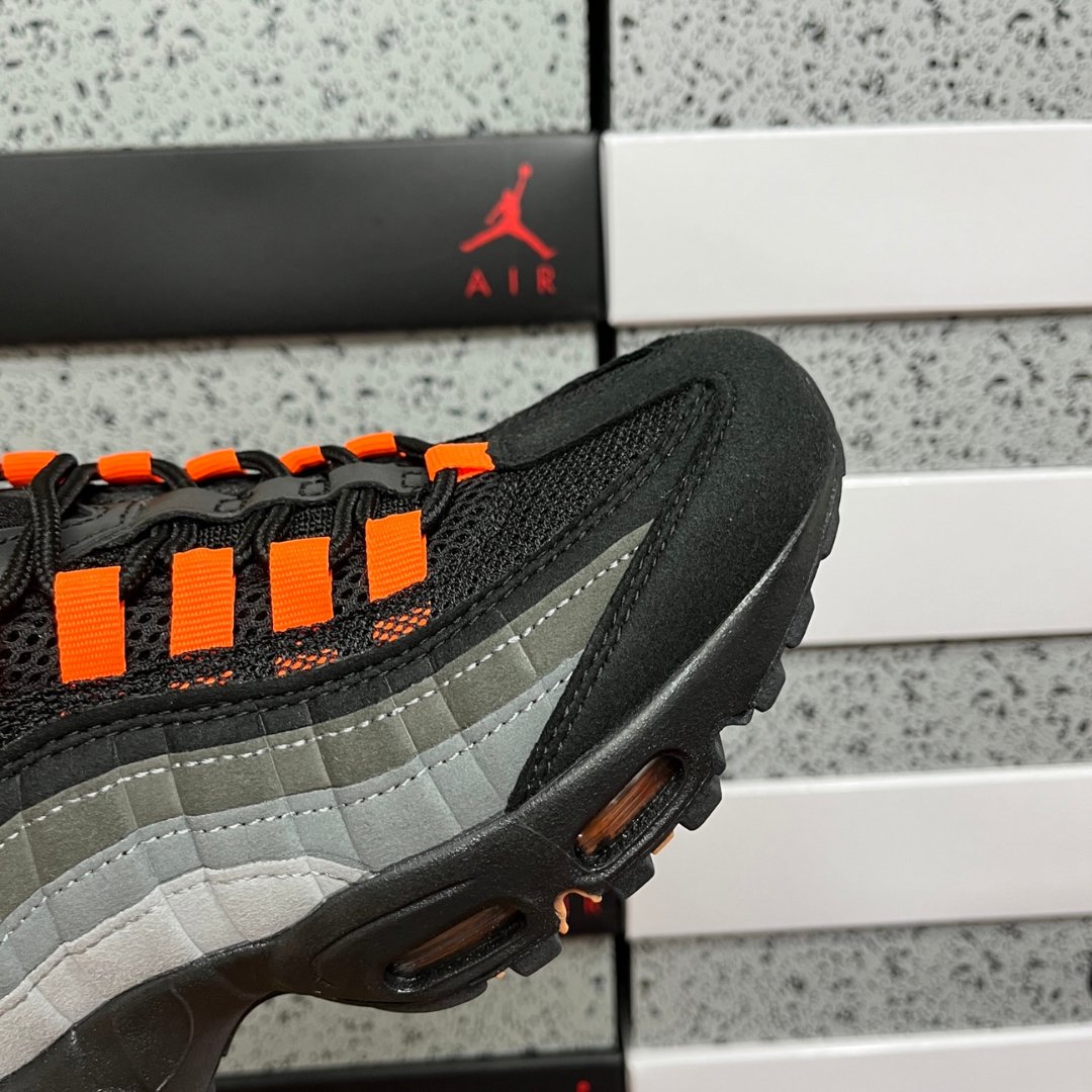 Air Max 95 - Black Hyper Crimson