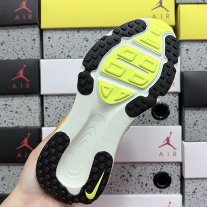 Nike Vomero 18 - Barely Green/Hyper Crimson/Barely Volt