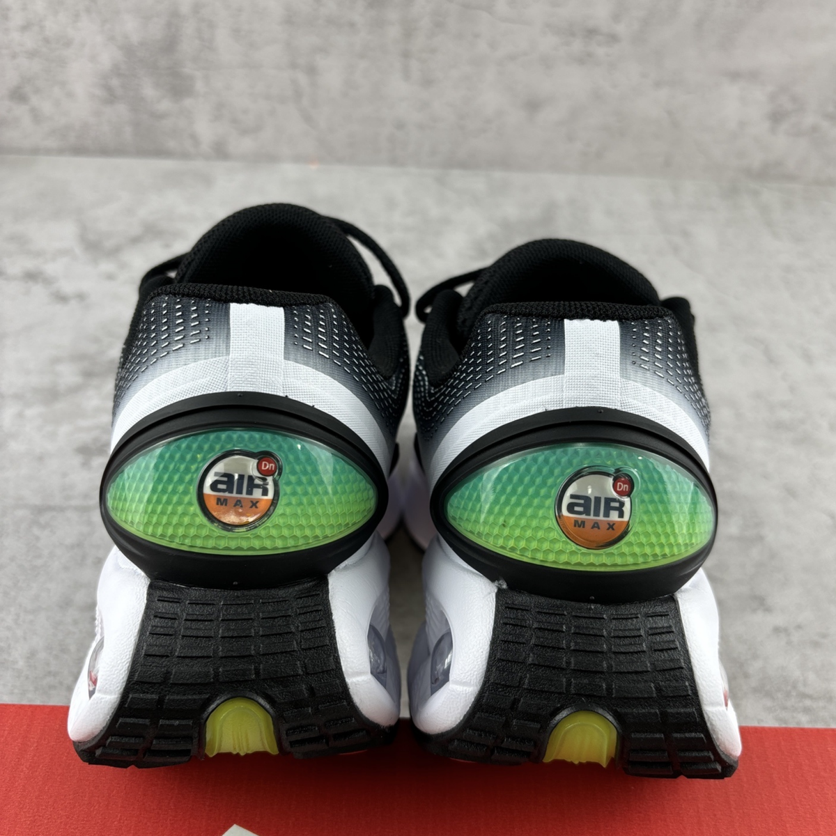 Nike Air Max DN SE - Black Light Bone Green Strike