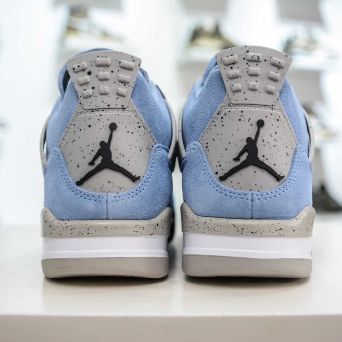 Air Jordan 4 Retro - University Blue
