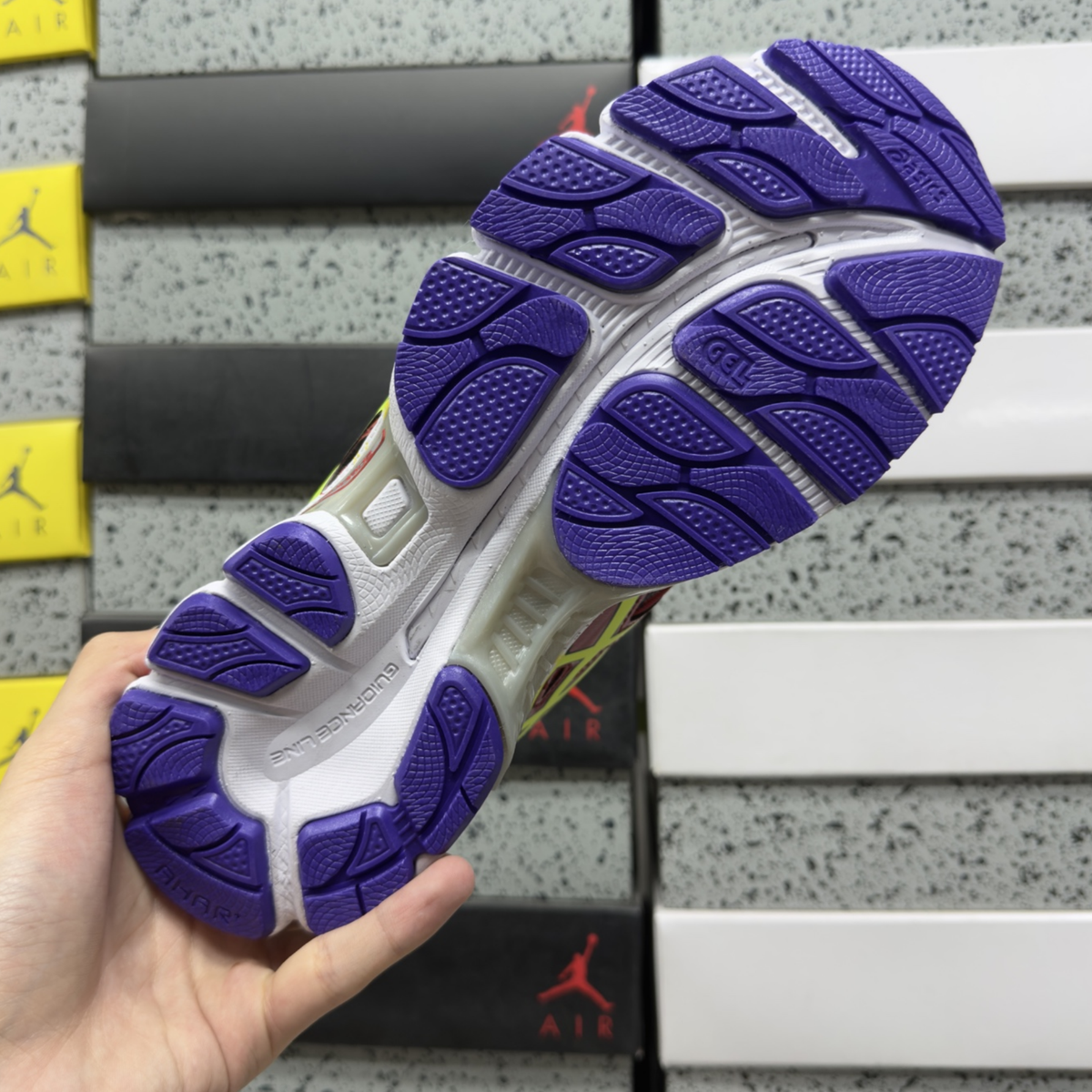 Asics Gel Nimbus 16 NYC - Red / Safety Yellow