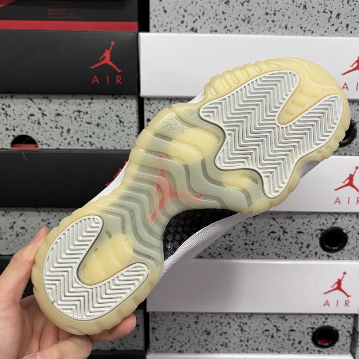 Air Jordan 11 Retro - Platinum Tint