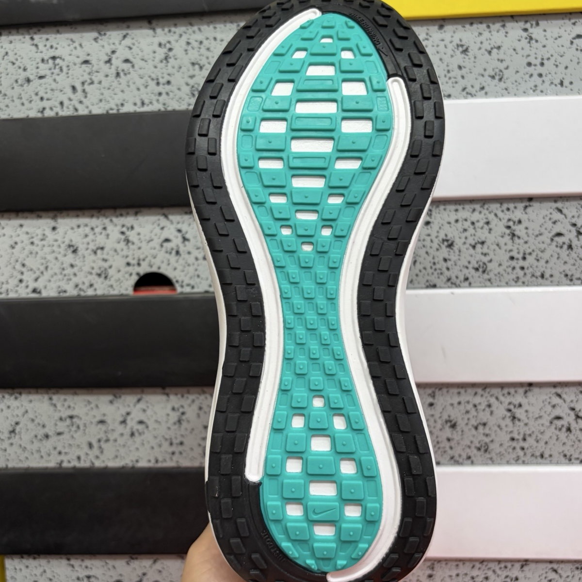 Nike Vomero Plus - Jade Horizon