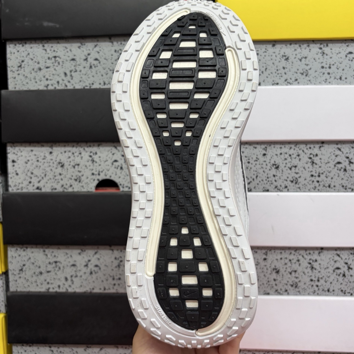 Nike Vomero Plus - Reverse Swoosh White