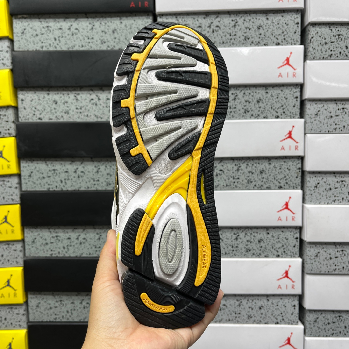 Adidas Response CL - White Core Black Solar Gol