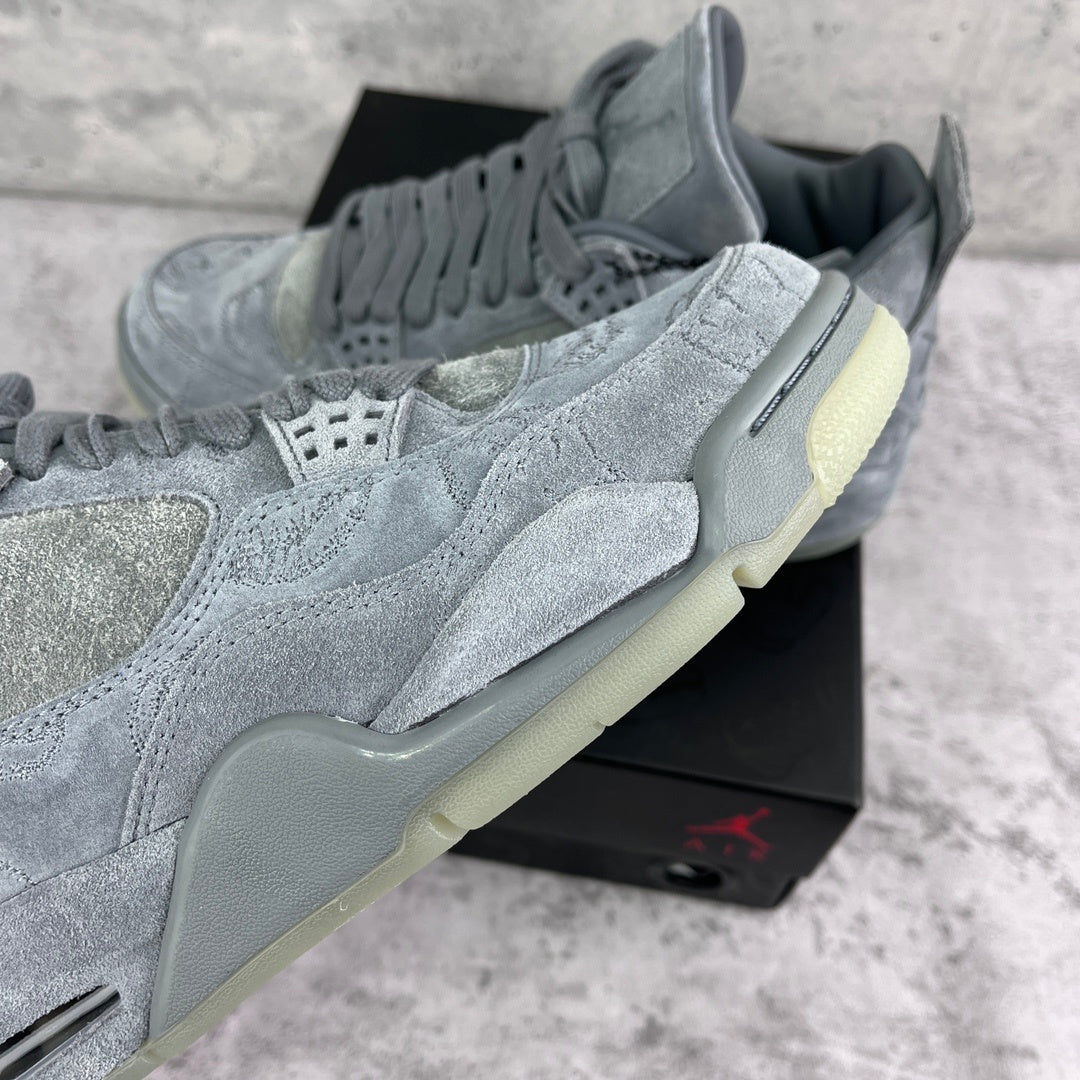 Air Jordan 4 - KAWS Cool Grey