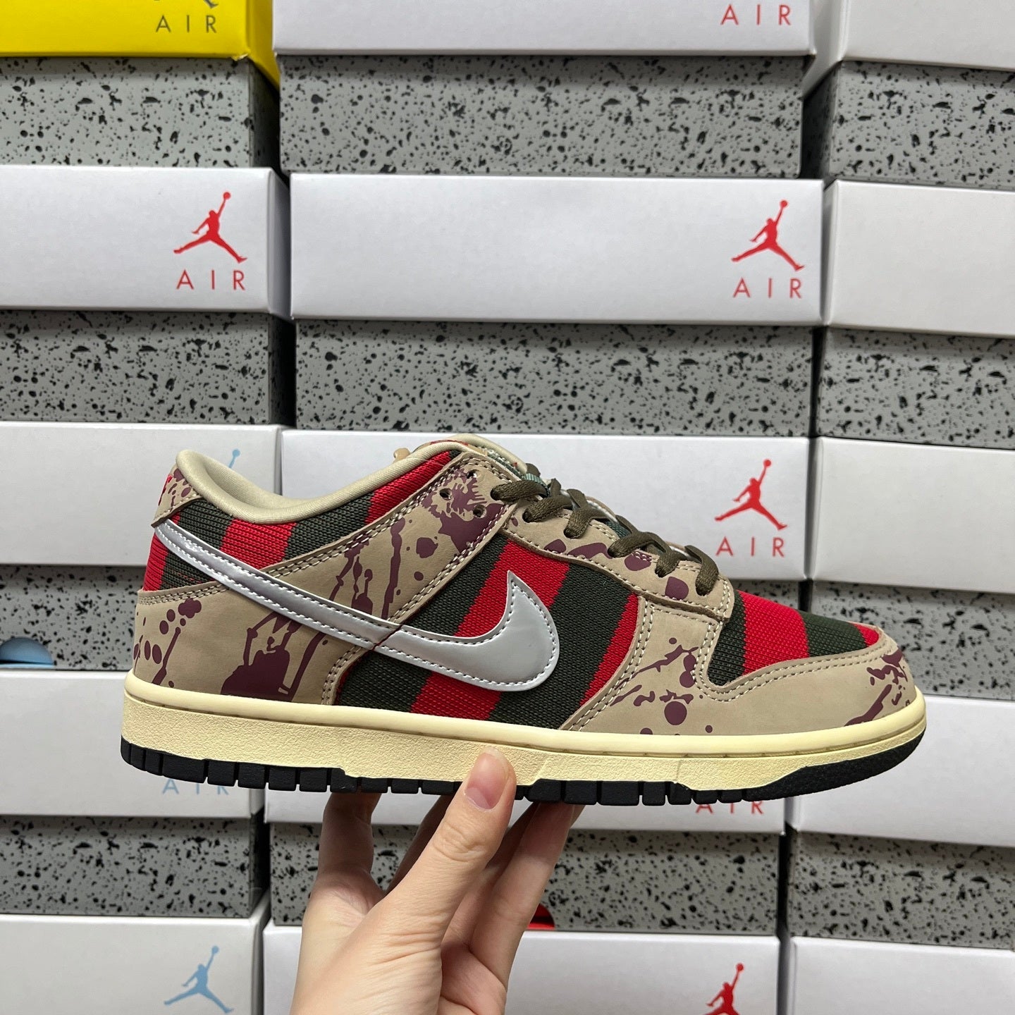 Nike Dunk SB Low - Freddy Krueger