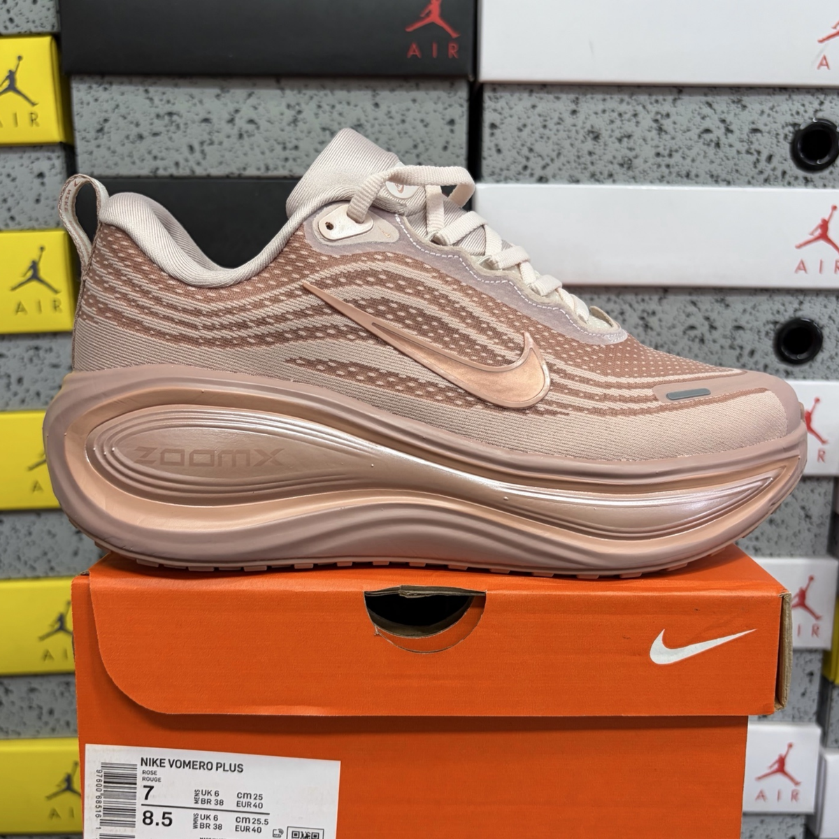 Nike Vomero Plus - Particle Pink Rose Gold