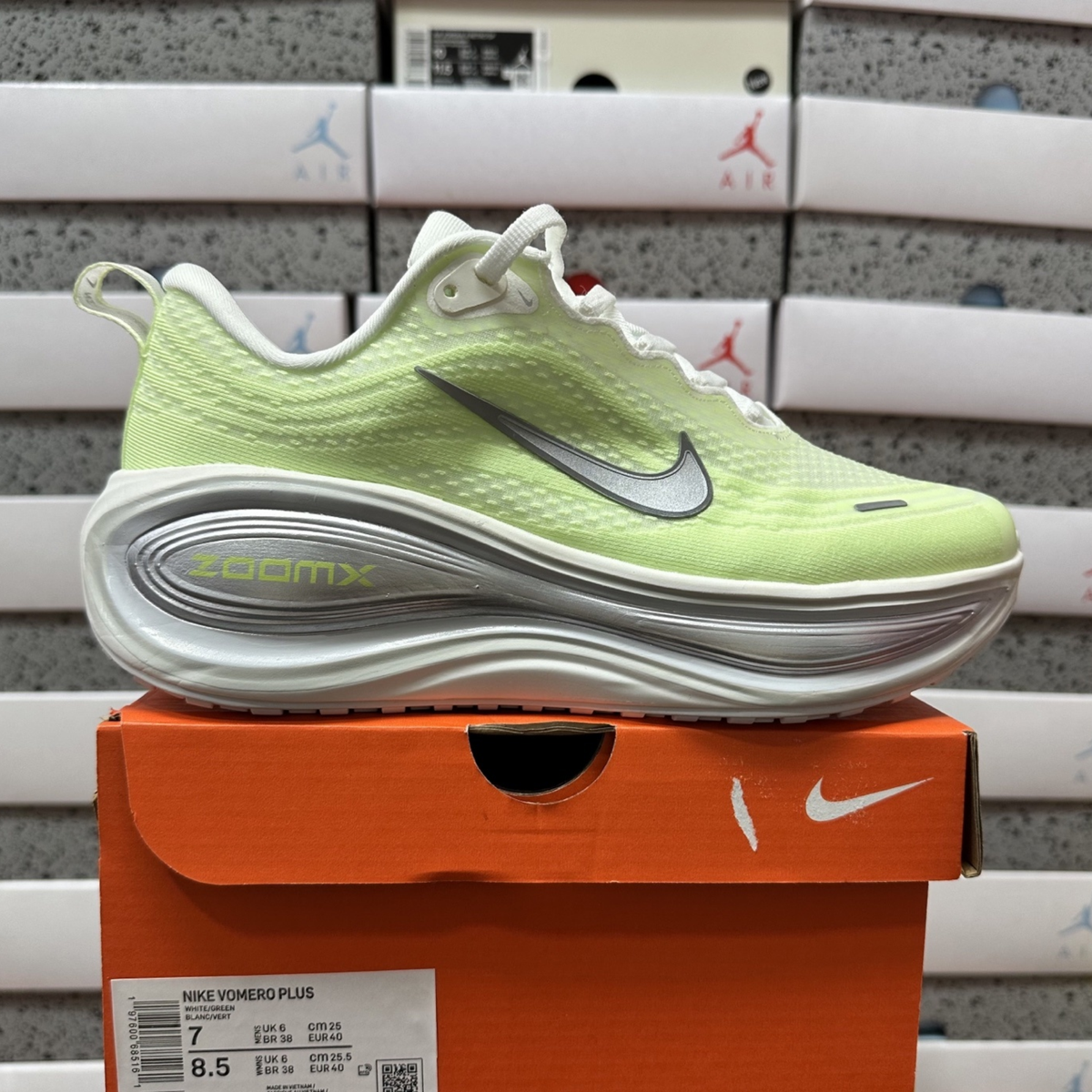 Nike Vomero Plus SE - Sail/Barely Volt/Metallic Silver