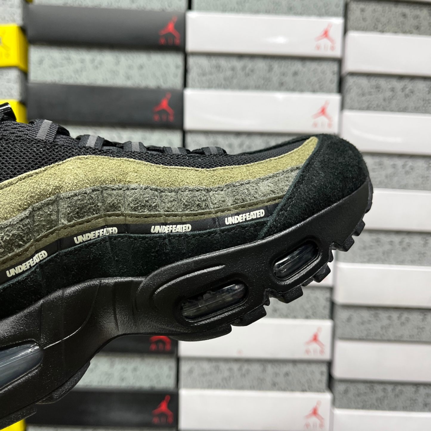 Air Max 95 x Undefeated - Geo Medium Olive