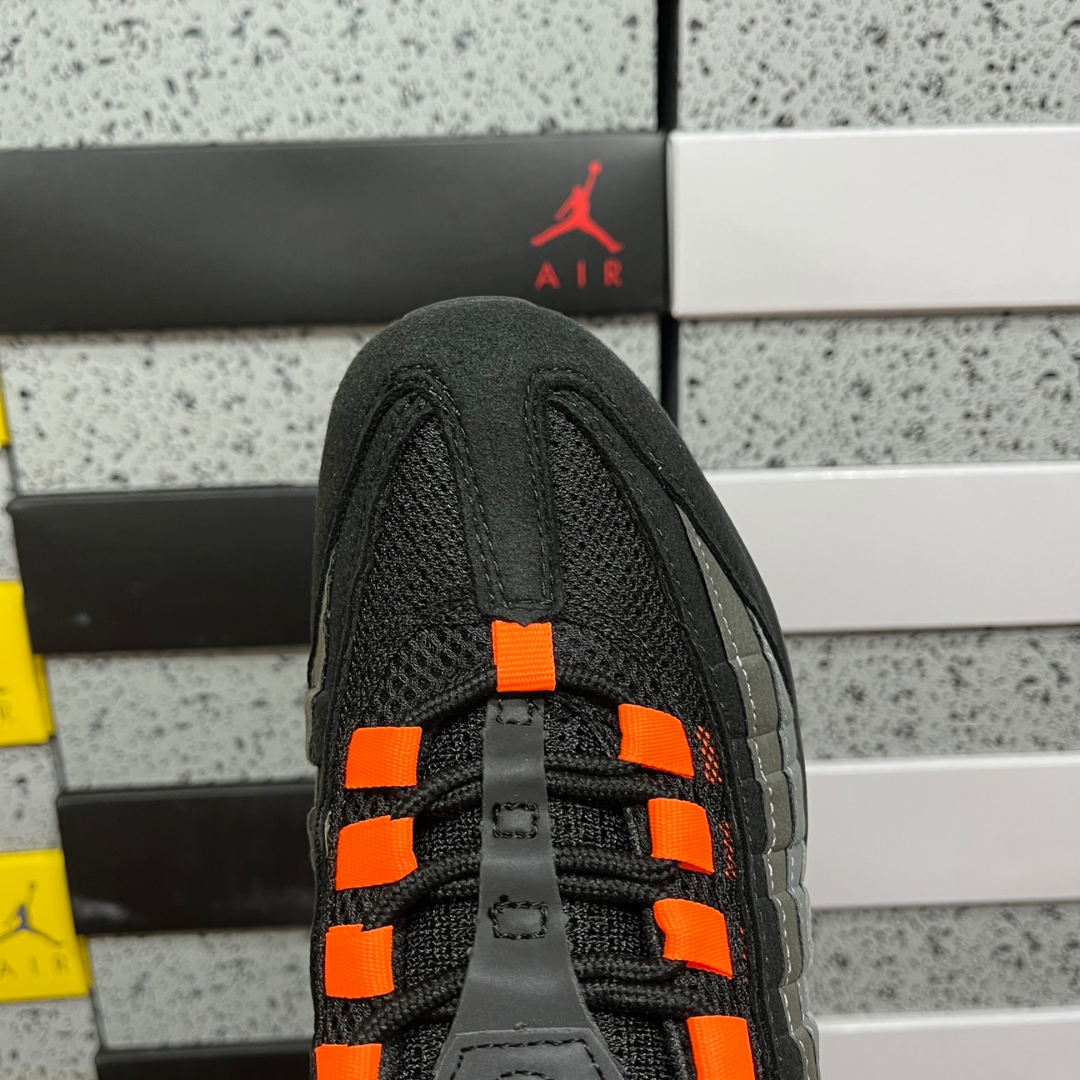 Air Max 95 - Black Hyper Crimson