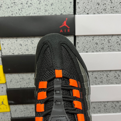 Air Max 95 - Black Hyper Crimson