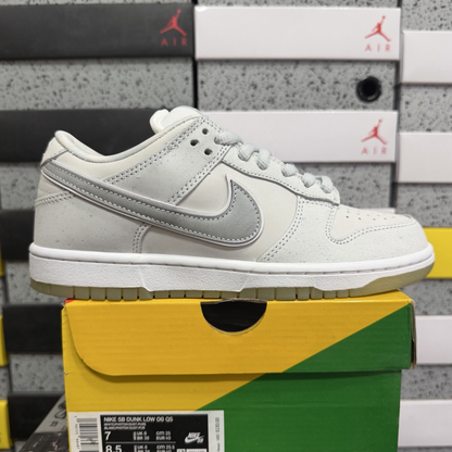 Concepts  X Nike SB Dunk Low - White Lobster