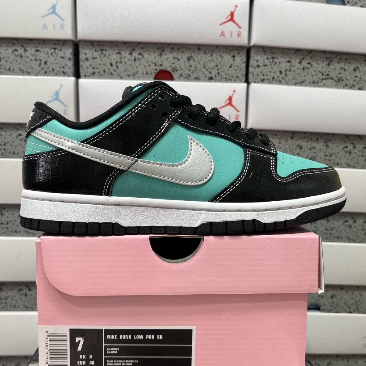 Diamond Supply Co x Nike SB Dunk Low Pro - Tiffany