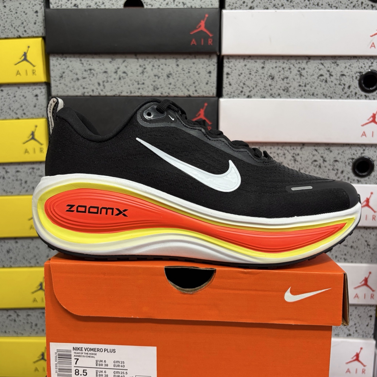 Nike Vomero Plus - Black Bright Crimson