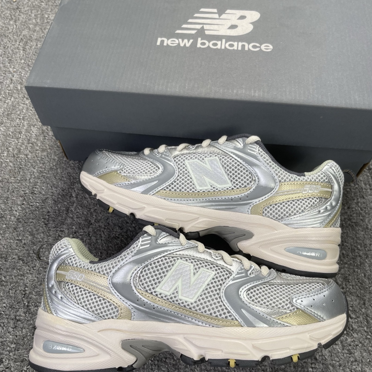New Balance 530 - Beige Silver