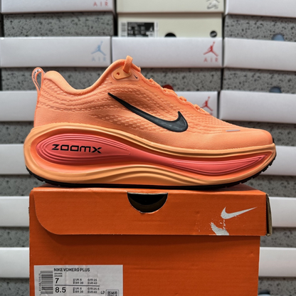 Nike Vomero Plus - Orange Pulse
