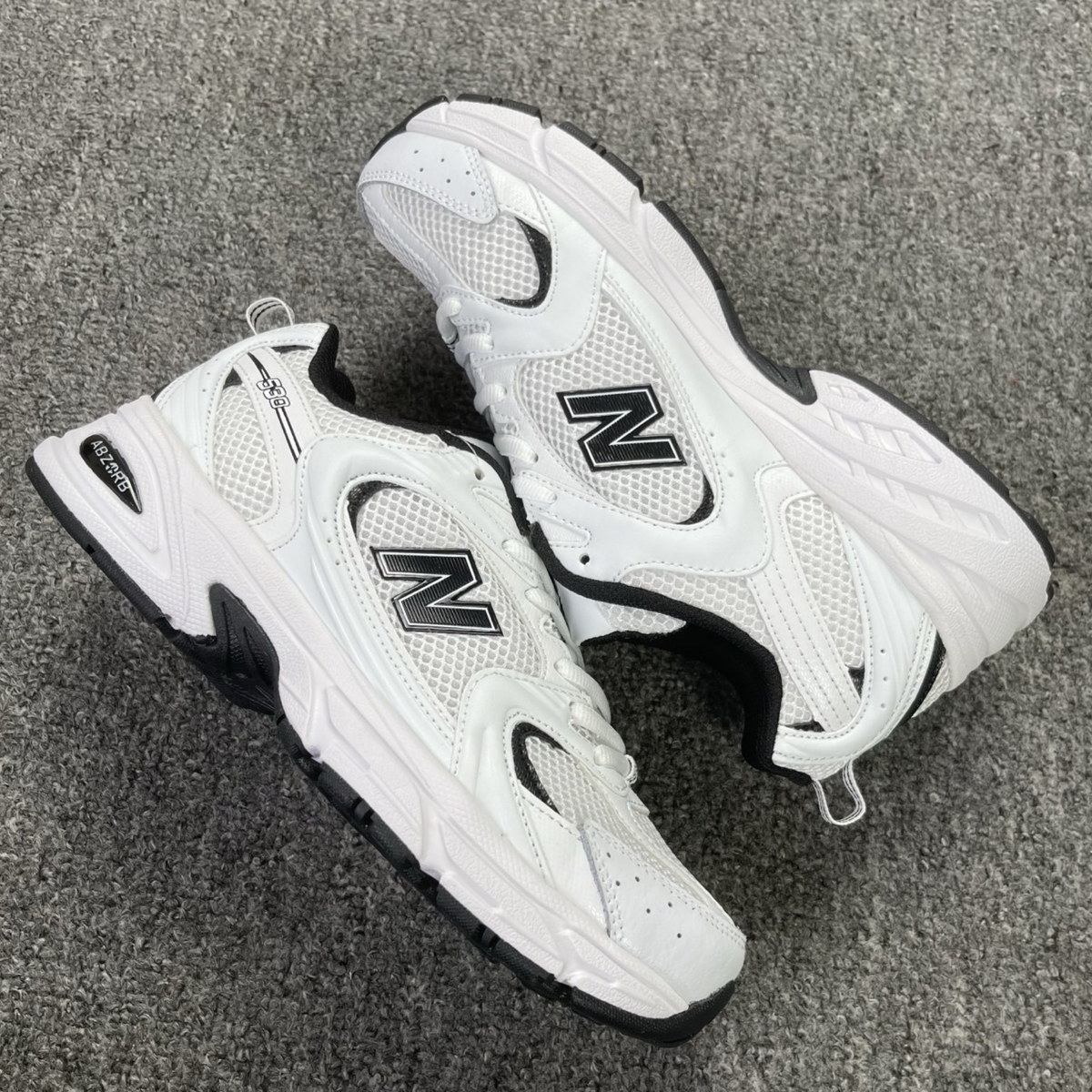 New Balance 530 - White Black