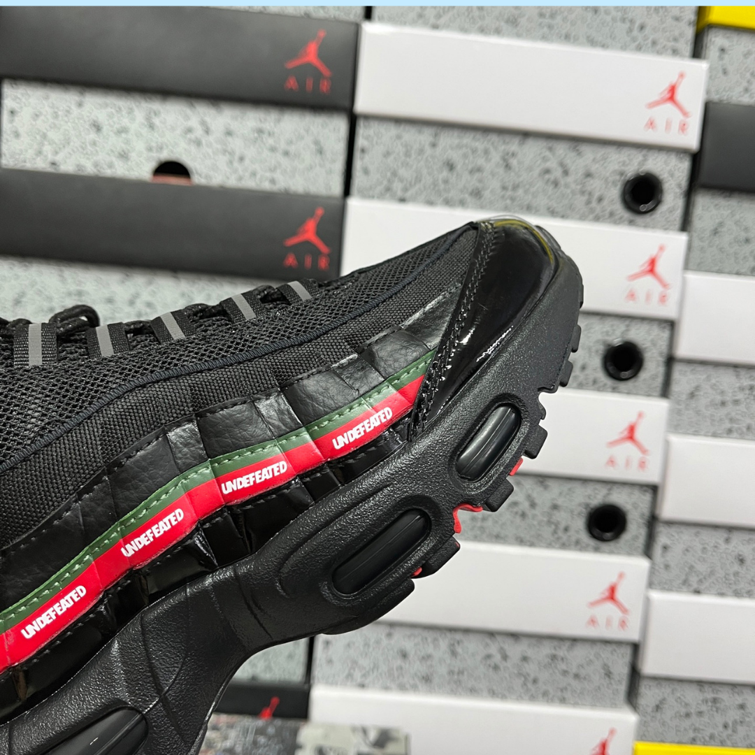Air Max 95 x Undefeated - Black