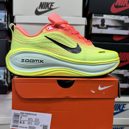 Nike Vomero Plus - Bright Mango