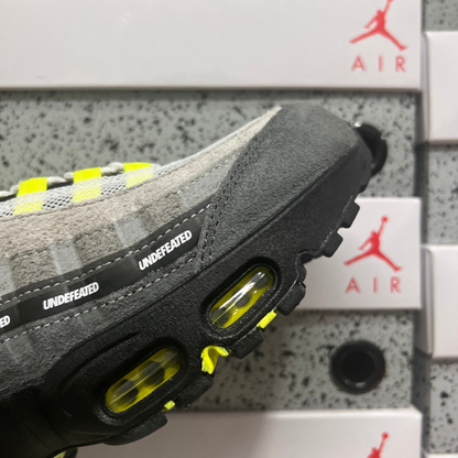 Air Max 95 x Undefeated - Geo NYC Neon