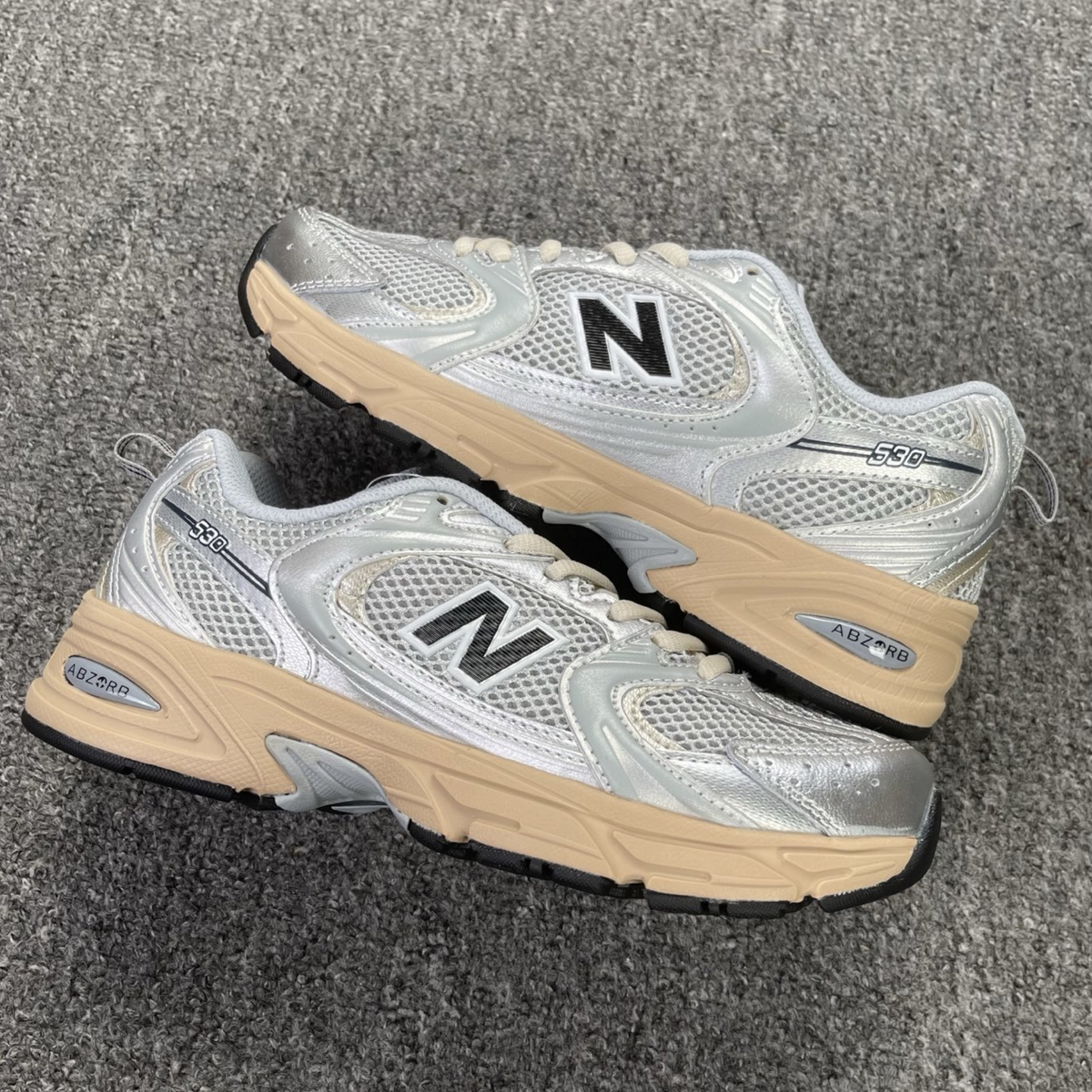 New Balance 530 - Vintage Silver Moonbeam