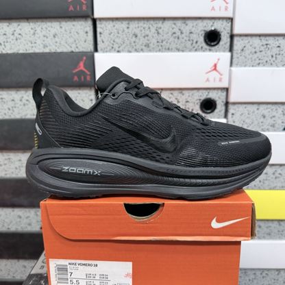 Nike Vomero 18 - Triple Black