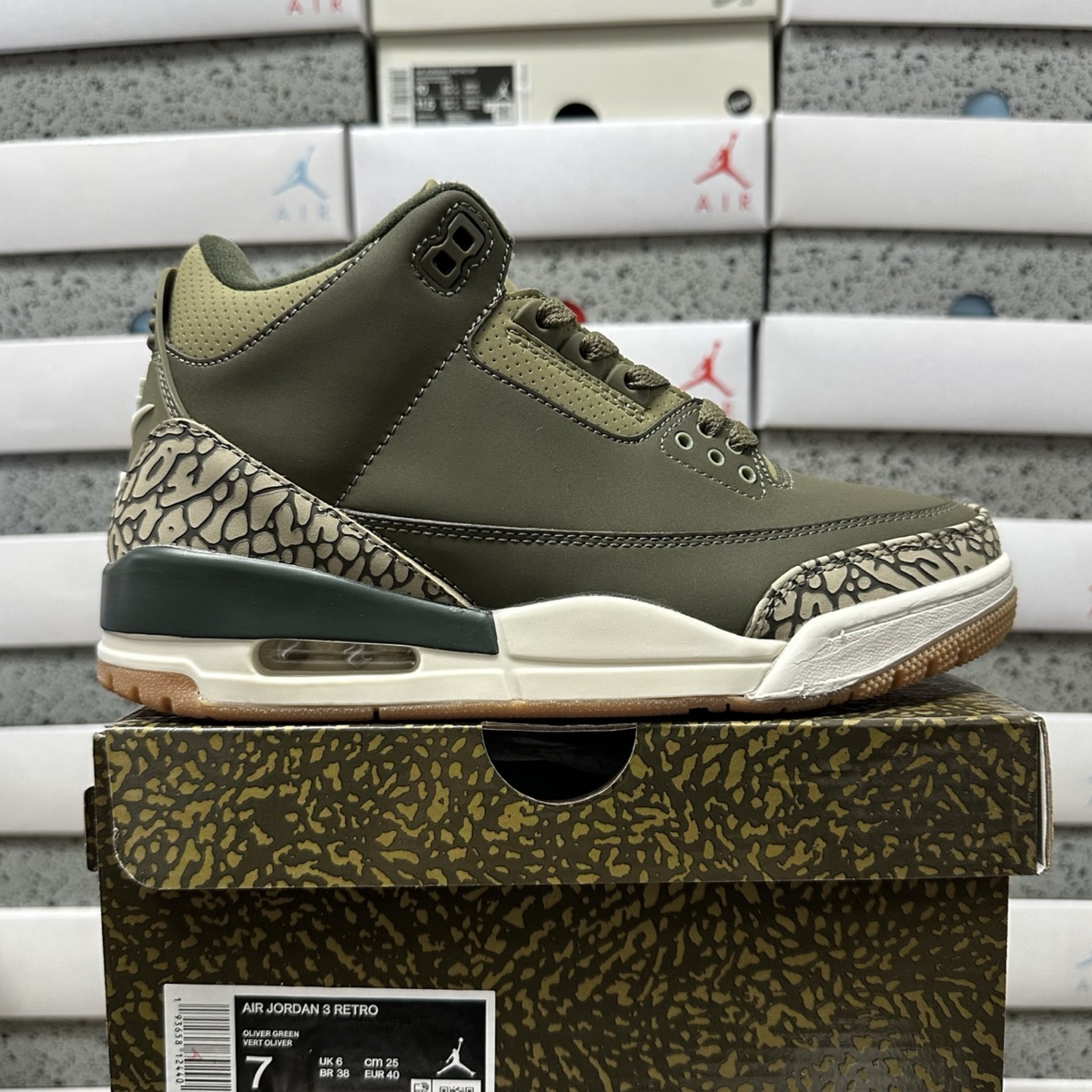 Air Jordan 3 Retro - Family Affair